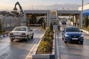 ورود یک پژو قدیمی به مرکز اسقاط و خروج خودروی تارا جدید از مسیر تحویل خودرو