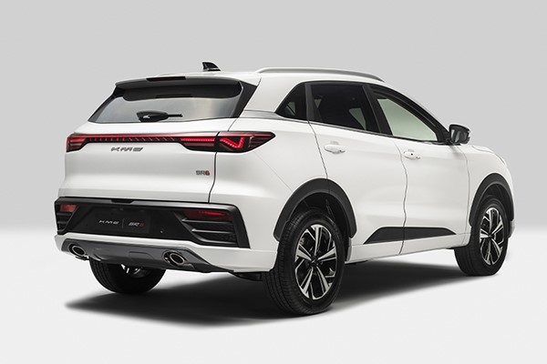 نمای جانبی کی ام سی SR6 به رنگ سفید درا پس زمینه ساده خاکستری ملایم