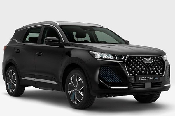 تیگو 7 پرو پلاگین هیبرید  (+E)مشکی از نمای بغل در پس زمینه سفید ساده